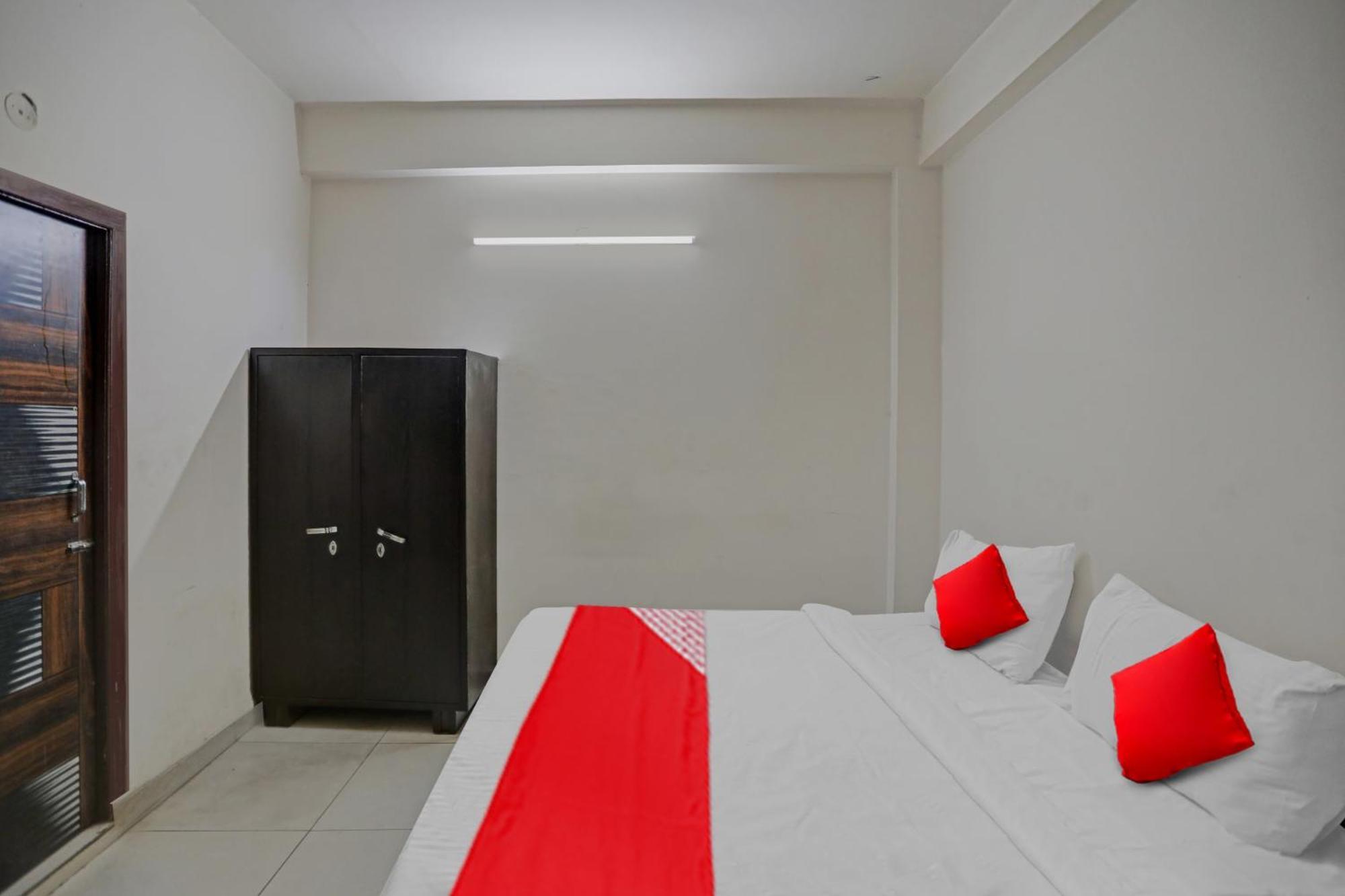 Hotel O Vrinda Residency Noida Bagian luar foto