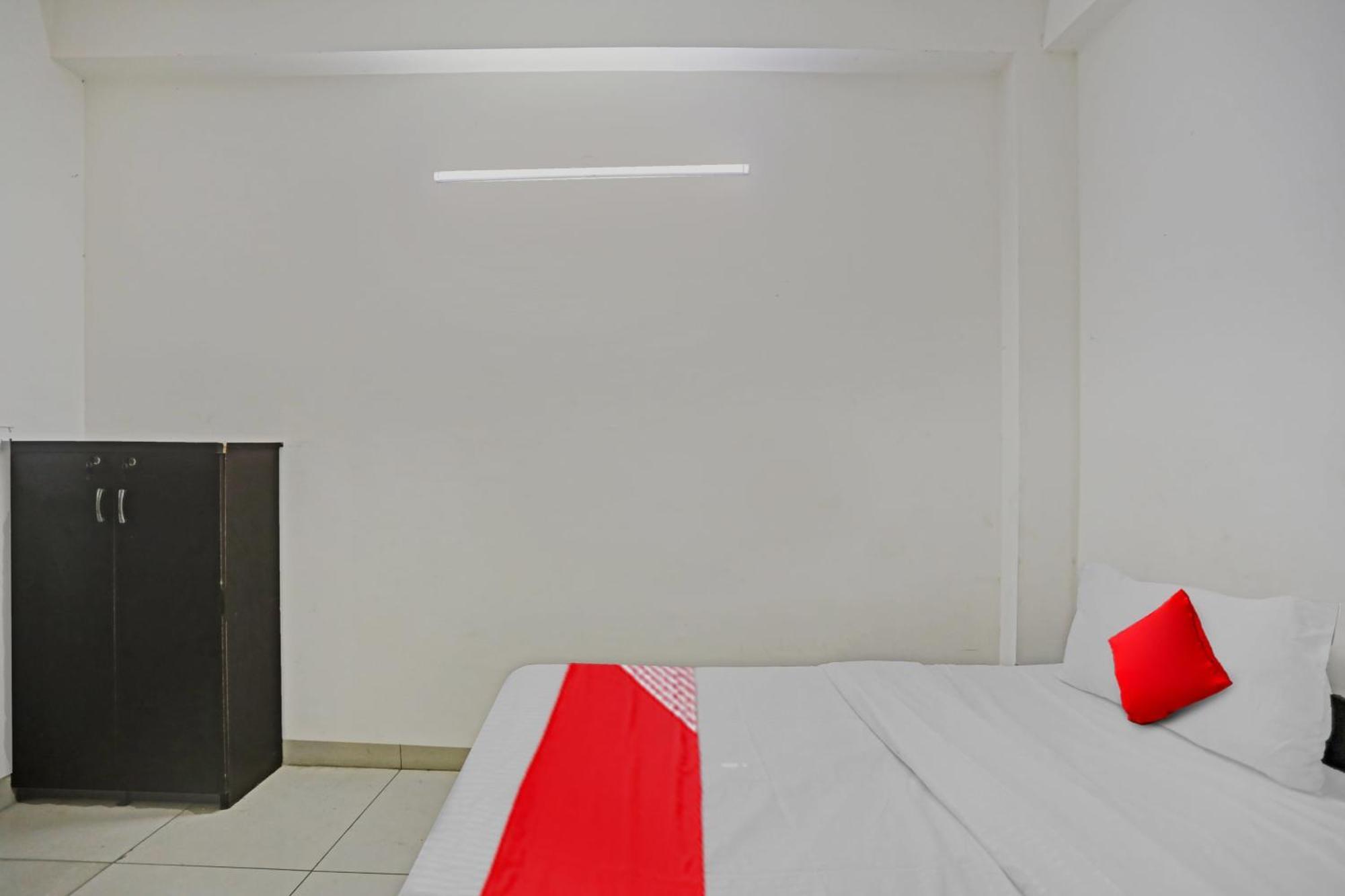 Hotel O Vrinda Residency Noida Bagian luar foto